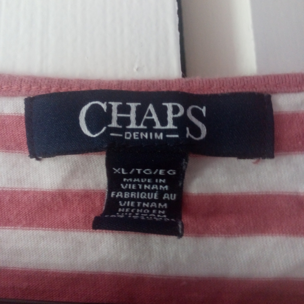 Chaps t-shirt for summer longer in the back, short in the front never worn it !